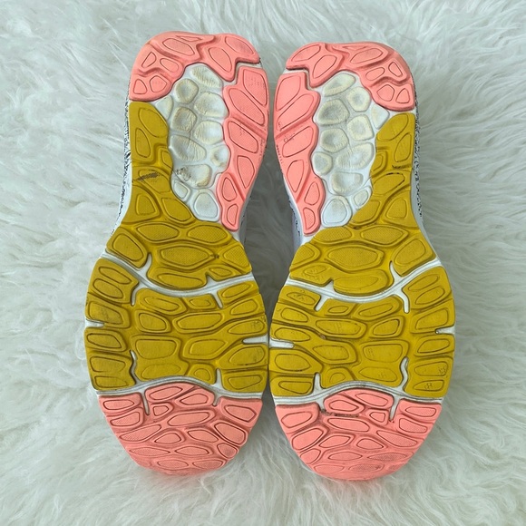 New Balance Women's Fresh Foam 880 Athletic Shoes in White and Pink Size 8 - Picture 4 of 8